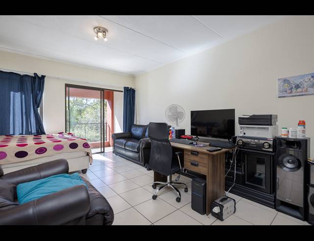 1 BEDROOM APARTMENT FOR SALE IN LONEHILL